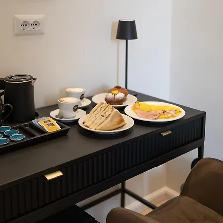 Romart Luxury Rooms