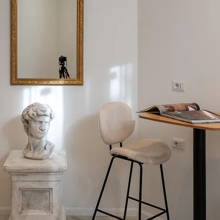 Romart Luxury Rooms
